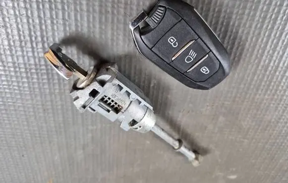 Peugeot 208 II Ignition key/card E1182309 HCA ZNAL4CU1