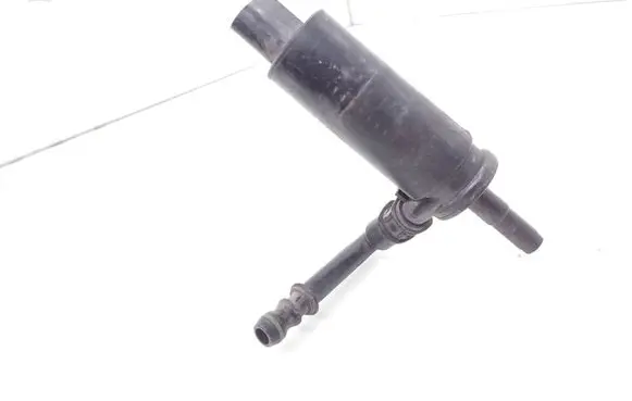 Volkswagen Touran I Headlight washer pump 3B7955681