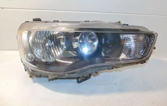 Mitsubishi Outlander Headlight/headlamp 8301B556
