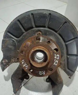 Skoda Yeti (5L) Front wheel hub Nocode