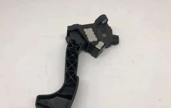 Toyota RAV 4 (XA40) Accelerator throttle pedal 781100W040