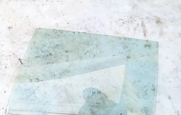 Toyota Avensis T250 Rear door window glass AS2