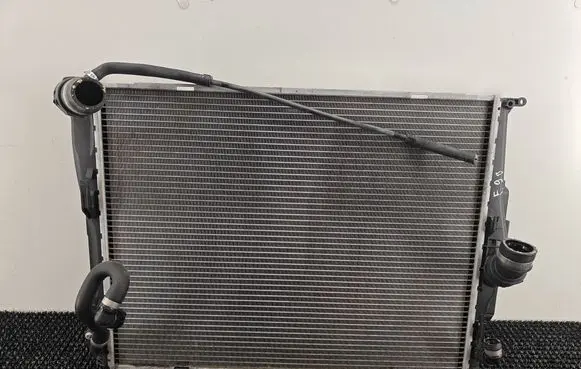 BMW 3 E90 E91 Coolant radiator 3110673 7562079