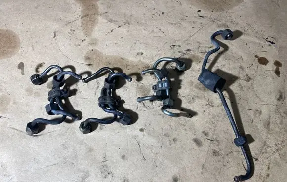 Fuel injector supply line/pipe
