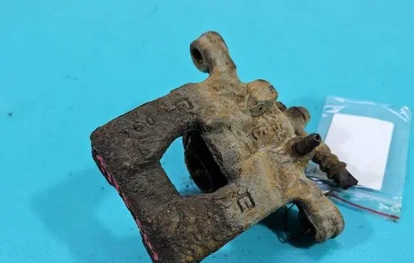 Rear brake caliper