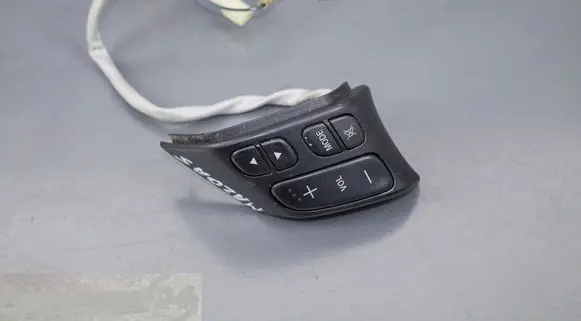 Mazda 5 Steering wheel buttons/switches 153769