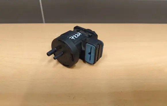 Mercedes-Benz ML W163 Turbo solenoid valve A0005450527