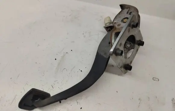 Toyota Avensis T250 Brake pedal 16094A02 14704
