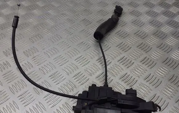 Renault Megane III Front door lock