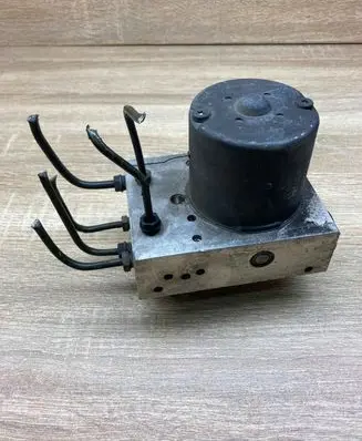 BMW 7 E38 Fuel injection pump control unit/module 6750383 0265223001