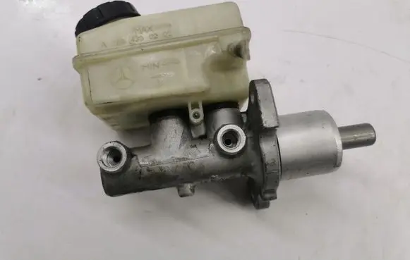 Master brake cylinder