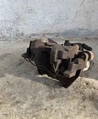 Volkswagen Touran III Rear brake caliper