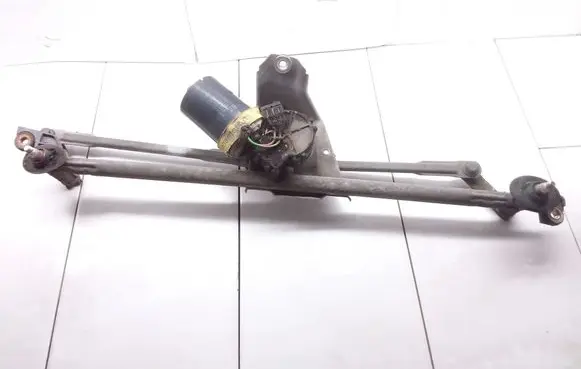 Volkswagen Golf III Front wiper linkage and motor 1H1955113A 0390241109