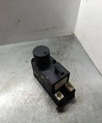 Audi A6 S6 C4 4A Central locking vacuum pump 4A0862257J