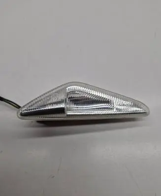 BMW X5 E70 Front fender indicator light 7171008 135W07W 0218000