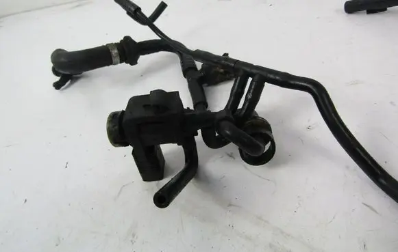 Volkswagen PASSAT B5.5 Valve vacuum 