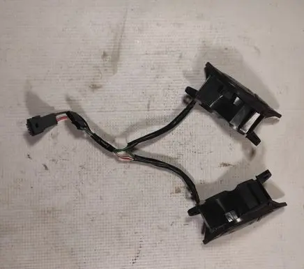 Steering wheel buttons/switches