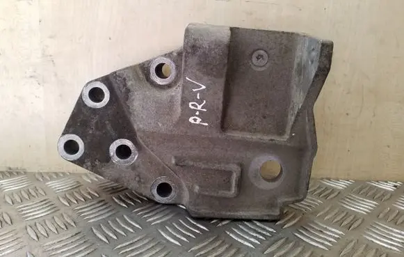 Engine mounting bracket