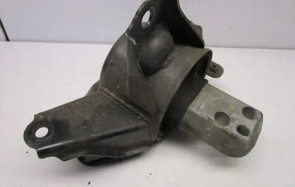 KIA Ceed Engine mounting bracket
