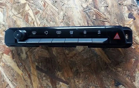 Citroen C5 Aircross Climate control unit 9828018177