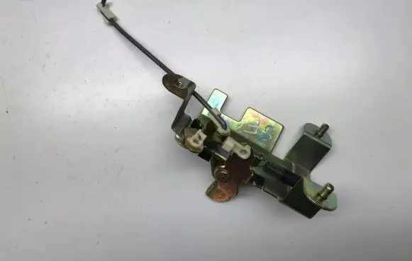 Loading door lock