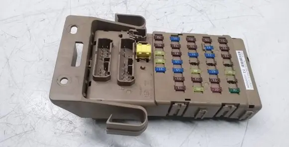 Subaru Outback Fuse module 82201AJ000 109152
