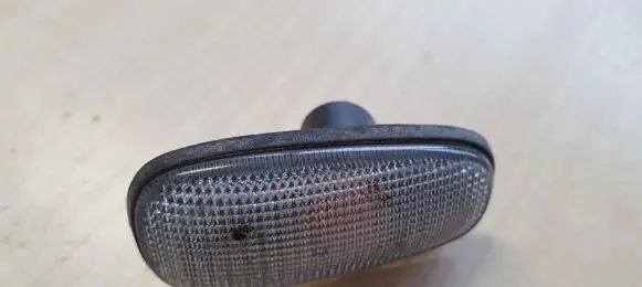 Front fender indicator light