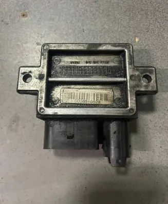 Mercedes-Benz E W211 Glow plug pre-heat relay 0522120706 E2110022365 083717