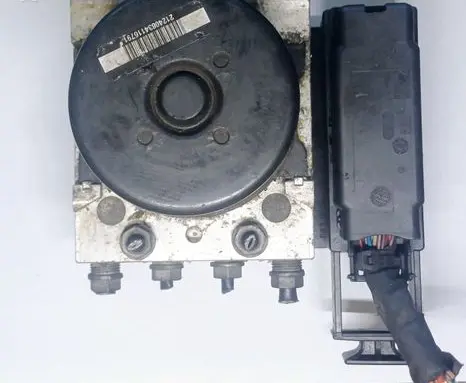 Volkswagen Golf VI ABS Pump 1K0614517BK 1K0907379AP
