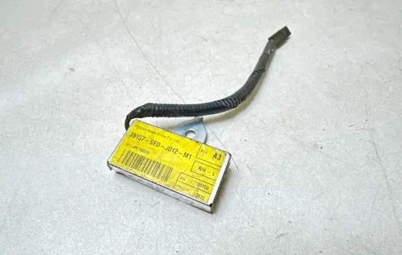 Honda Accord Antenna control unit 39157SEDJ012M1