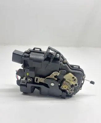 Volkswagen Golf IV Front door lock 3B1837016C 113692