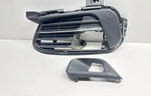 Peugeot 308 Front fog light trim/grill 382655569 99894480 9818574677