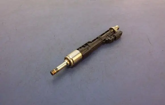 BMW 5 G30 G31 G38 Fuel injector 8626147
