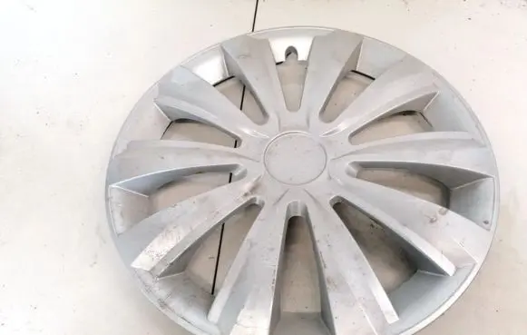 Toyota Yaris R15 wheel hub/cap/trim 