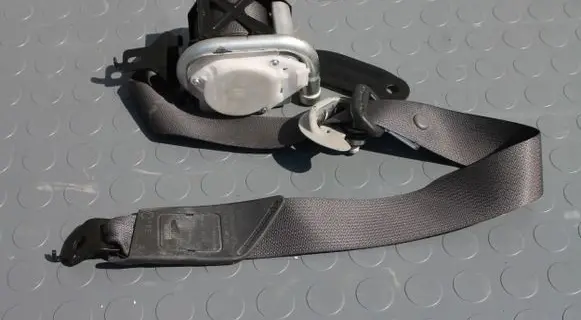 Honda Civic IX Front seatbelt