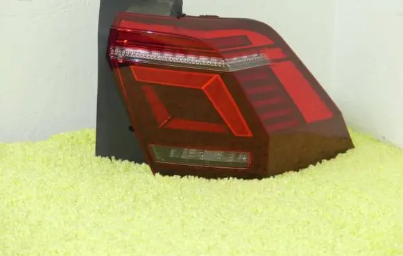 Volkswagen Tiguan Rear/tail lights 5NA945208J
