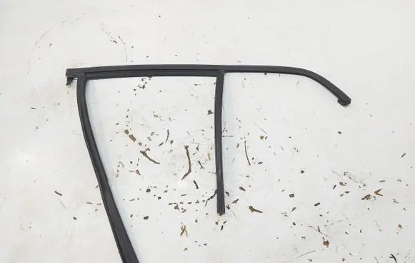Volvo XC40 Rubber seal rear door VOLXC40USZ70298033