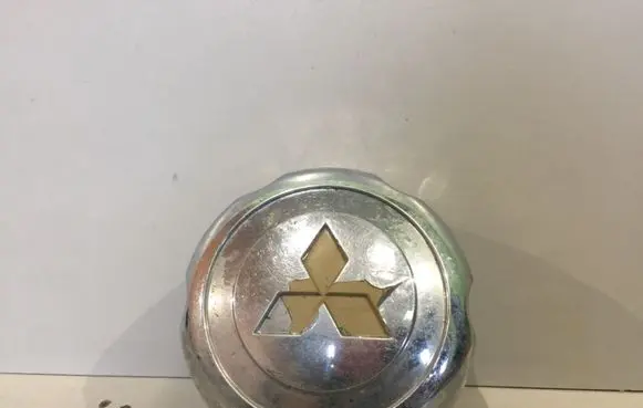 Mitsubishi L200 Original wheel cap MB816581