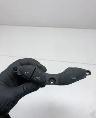 Ford Focus Windscreen/window heater switch YS4T19A945BA