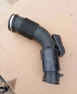 Porsche Cayenne (92A) Air intake hose/pipe 7P0129684B