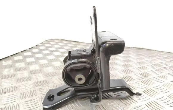 Toyota Yaris Engine mount bracket