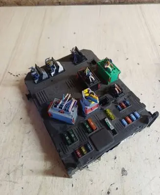 Citroen C3 Fuse module S118085300 9652474380