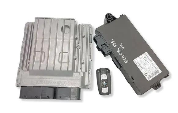 BMW 5 E60 E61 Engine ECU kit and lock set 9147216 61359147216 7588620