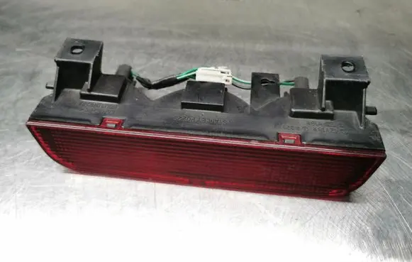 Mitsubishi Pajero Third/center stoplight