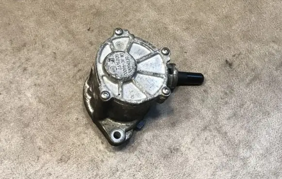 Mercedes-Benz C W205 Vacuum pump A6512300465