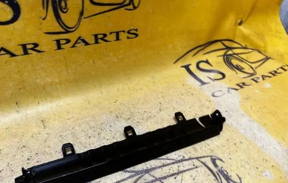 Tesla Model 3 Other center console (tunnel) element 109635000B