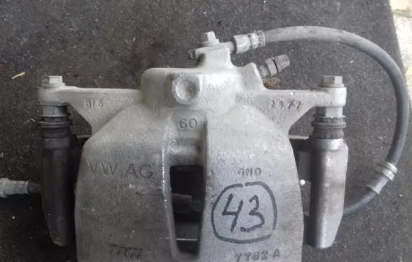 Volkswagen Tiguan Front brake caliper 7782A