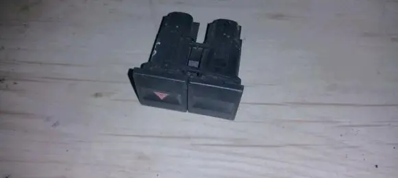 Ford Mondeo Mk III Hazard light switch 1s7t13a3650cd 1s7t-13a3650-cd