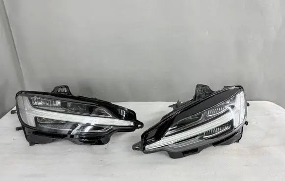 Volvo V60 Headlight/headlamp 32420502 32404685