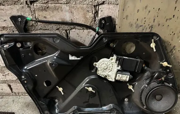 Seat Toledo II (1M) Front door manual window regulator BKF 101472